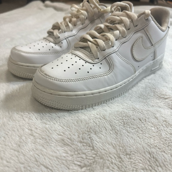 Nike Air Force 1 - Picture 1 of 3